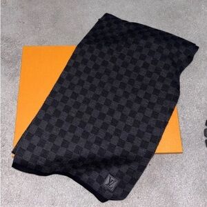 Louis Vuitton Black and Gray Checkered Scarf